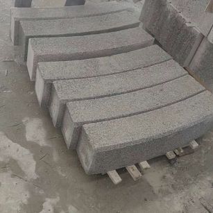 张掖芝麻白弧形路牙石
